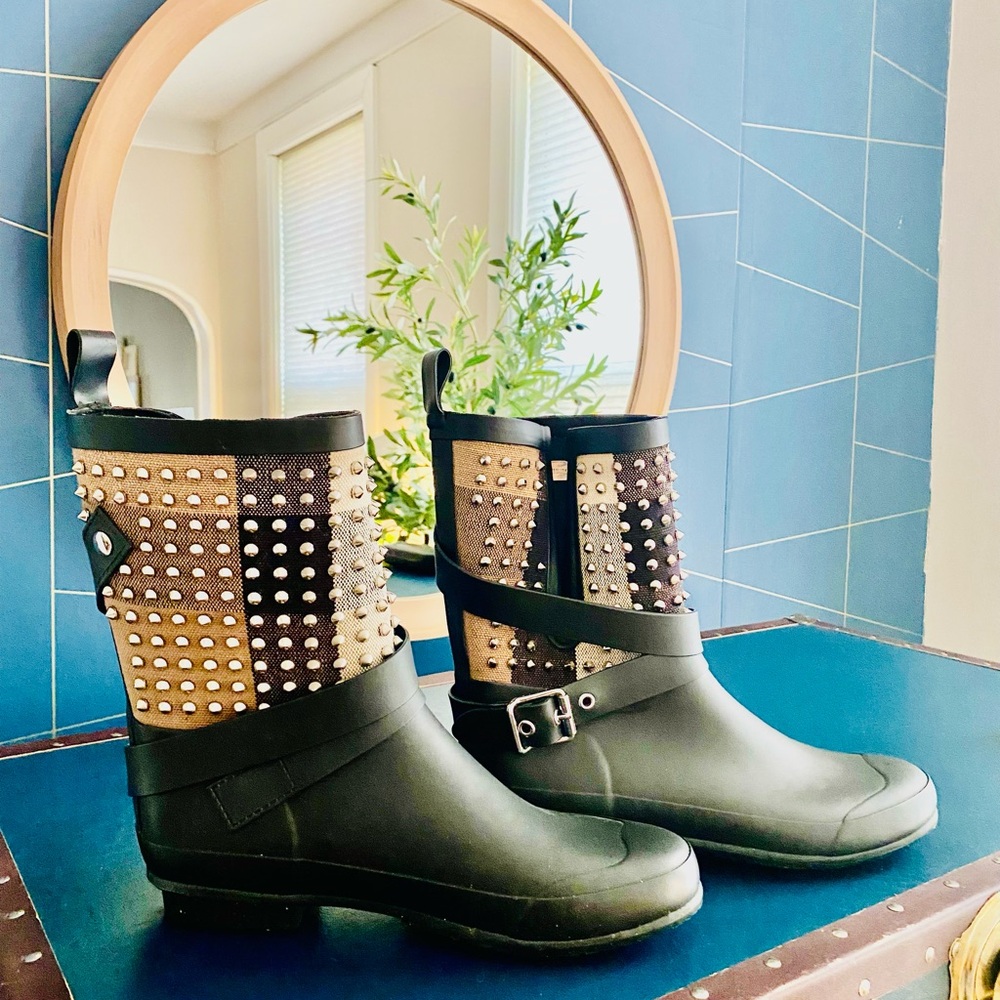 Women Burberry Holloway Studded boots